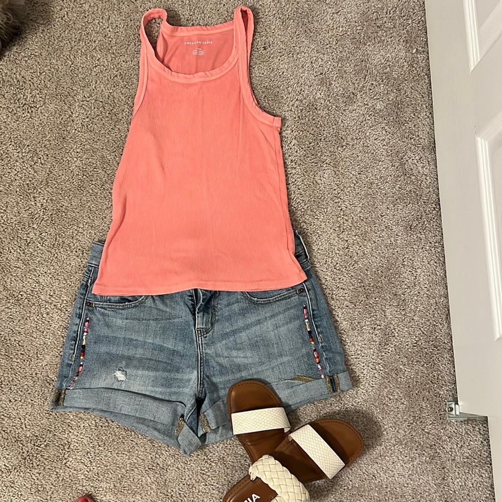 Old Navy women’s boyfriend jean shorts, size 2